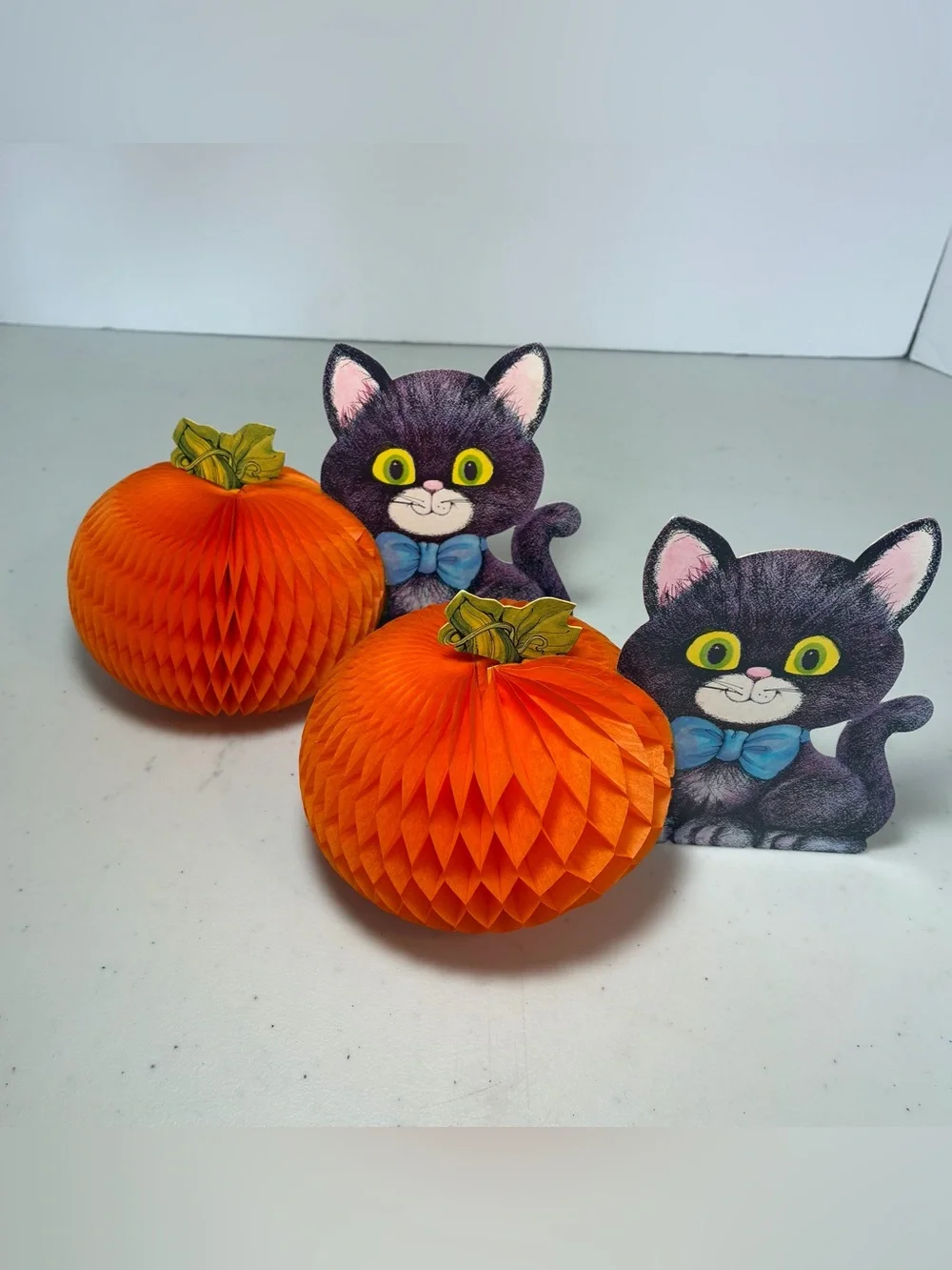 Vintage Halloween Die cut Honeycomb Pumpkin Black Cat 1970’s